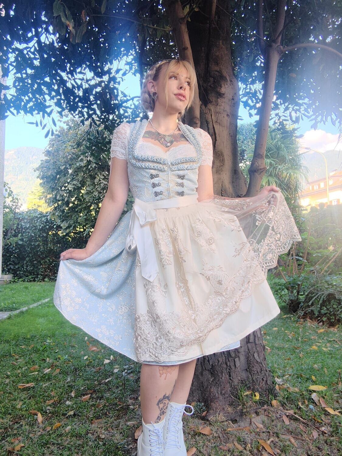 Dirndl Eisprinze 42,44  € 239,00
