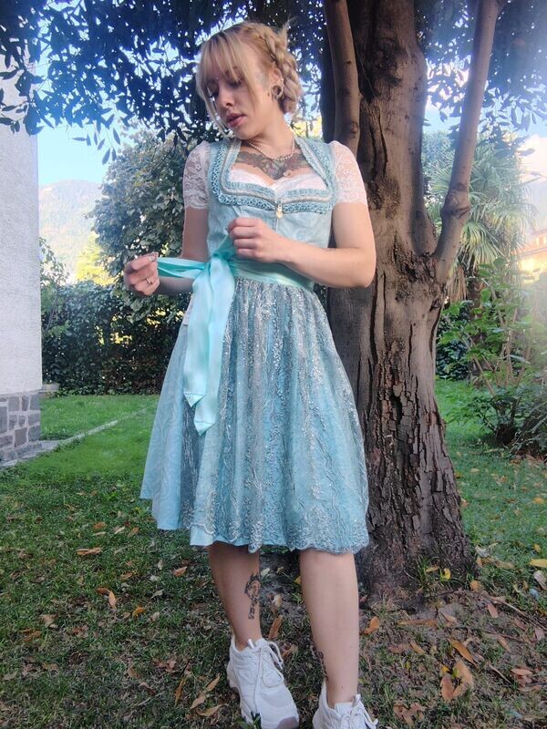 Dirndl Jasmine 34 € 199,00