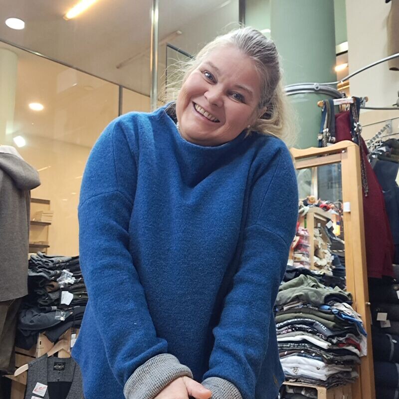 Pulli Nicoletta Tinte XL  € 149,00