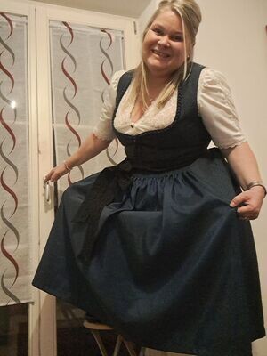 Dirndl Laura € 230,00