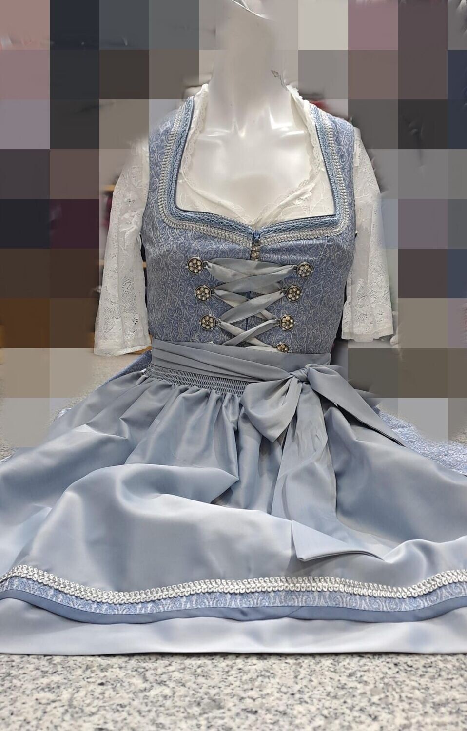 Dirndl  Taube € 249,00