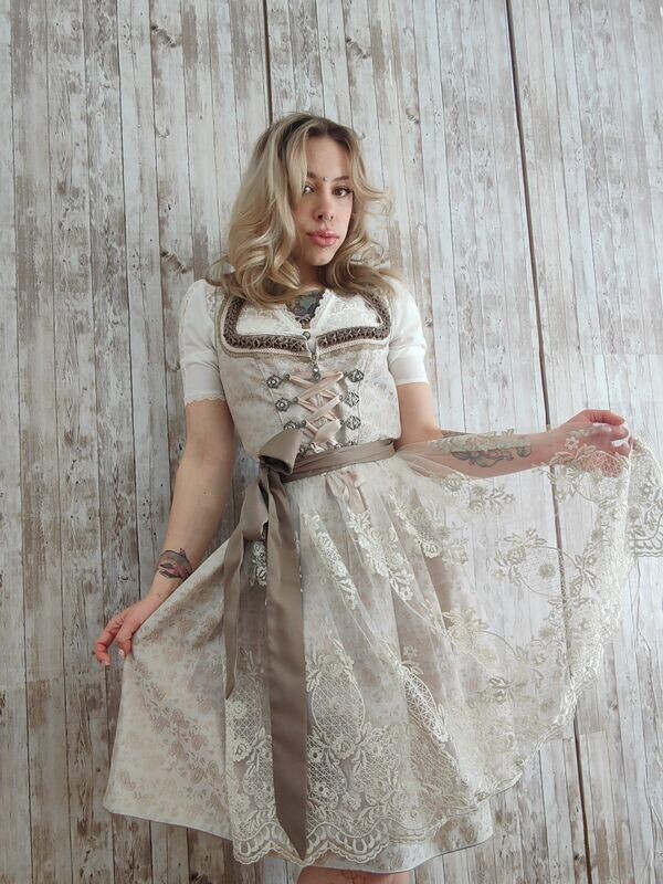 Dirndl Chrissi 50 € 230,00
