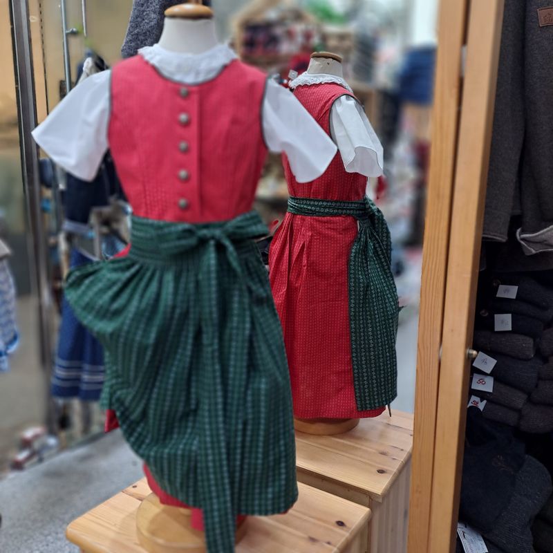 Tiroler Landesdirndl € 99,00