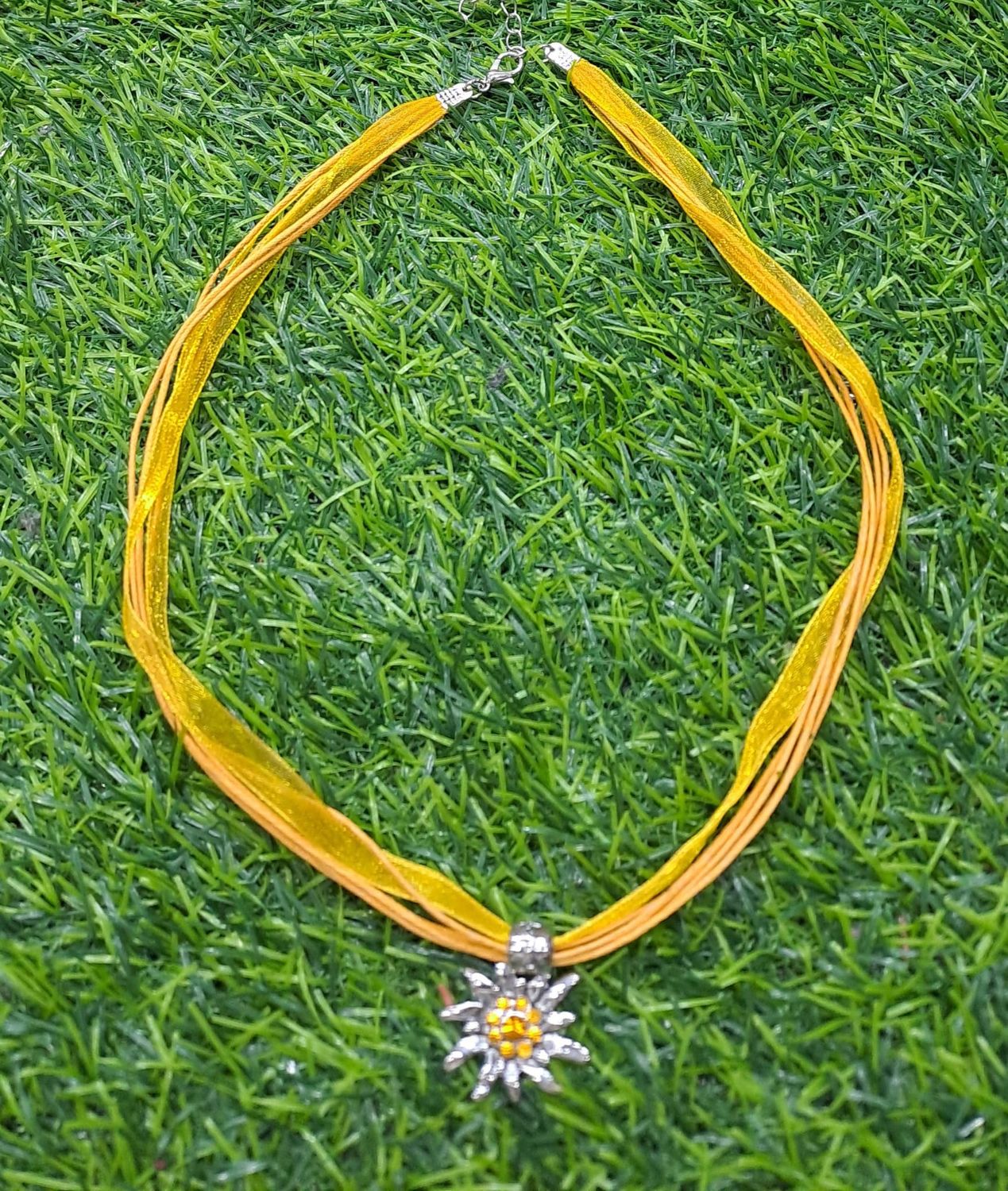 Collanina gialla € 10,00