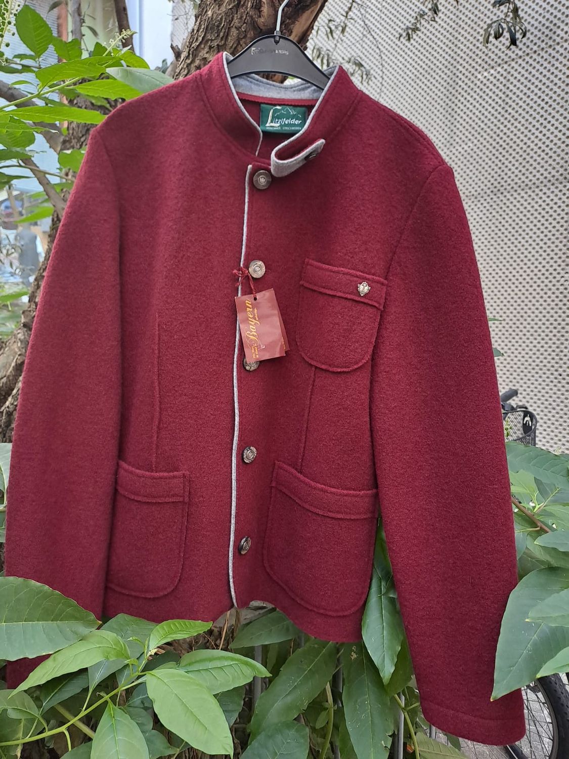 Walkjacke bordeaux € 399,00