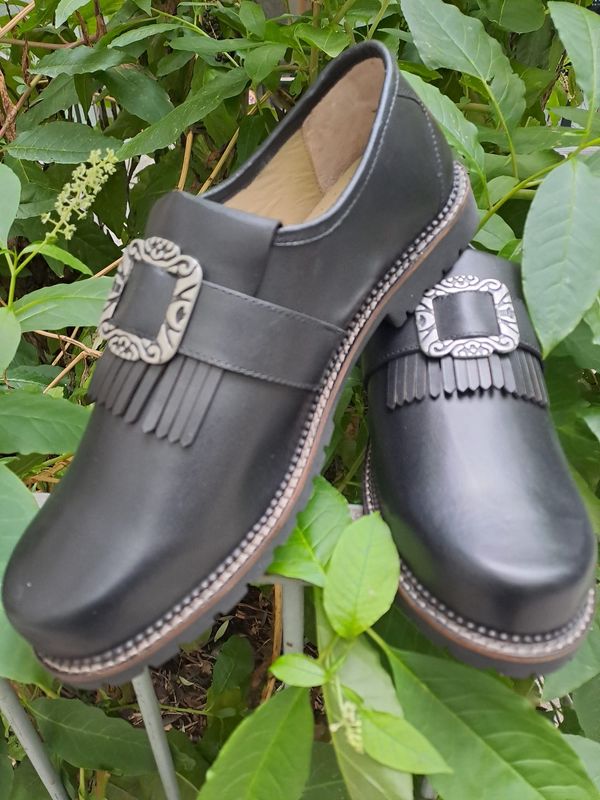 Trachtenschuh con fibbia € 129,00