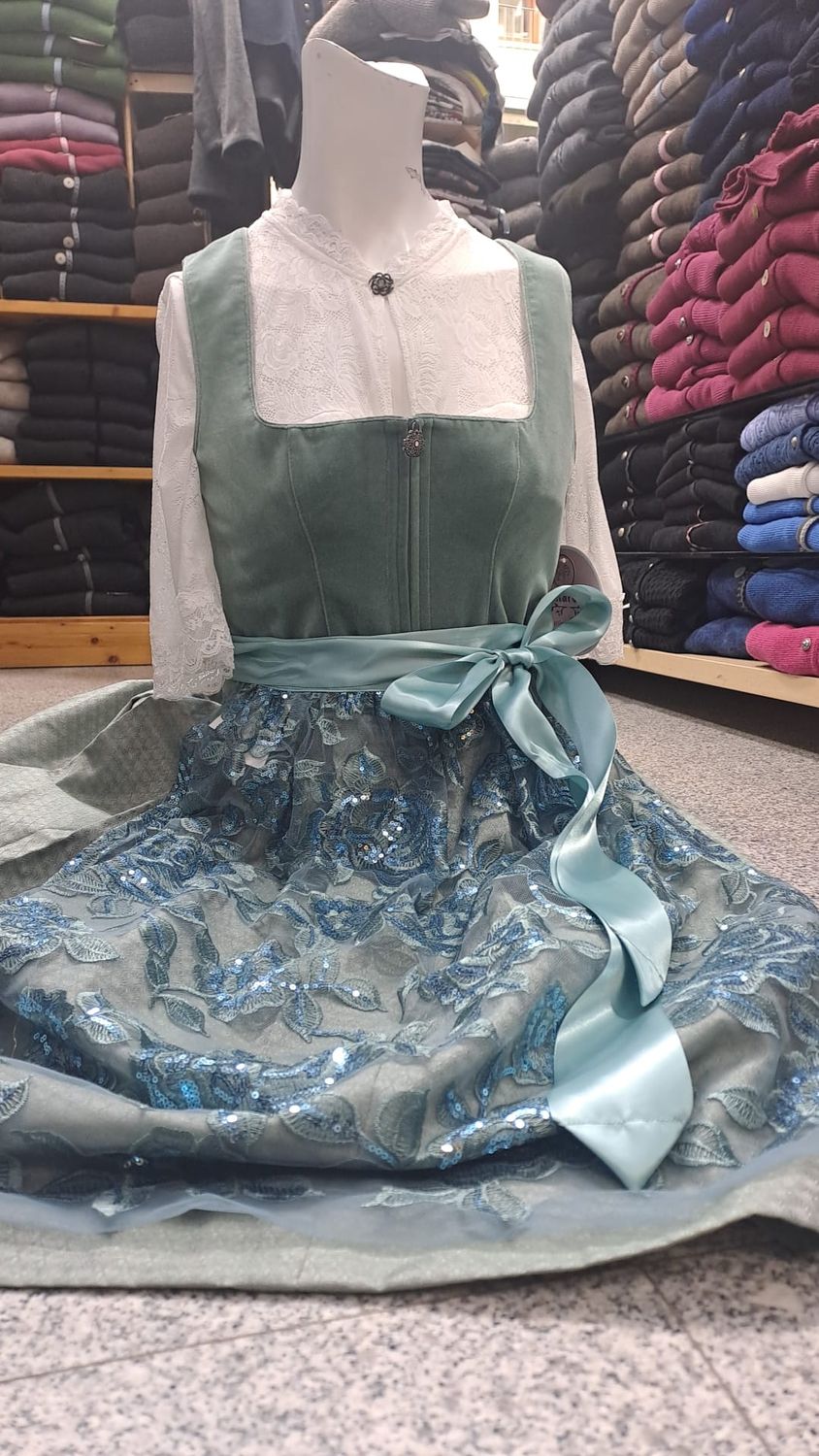 Dirndl Veitsbronn Jade 42 € 199,00