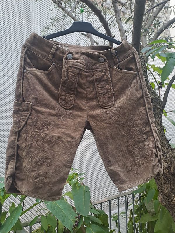 Louis Bermuda in velluto   € 129,00