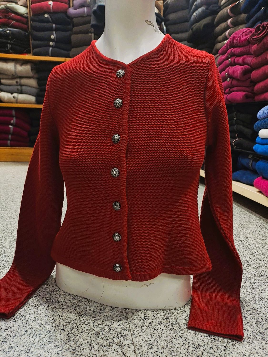 Issy red € 99,00