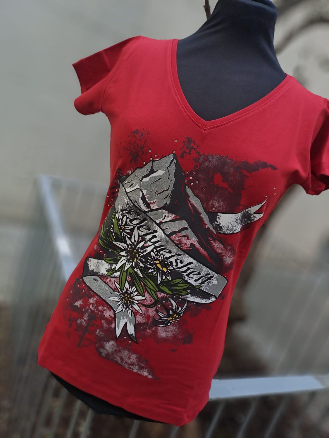 Fidelia t-shirt red € 45,00
