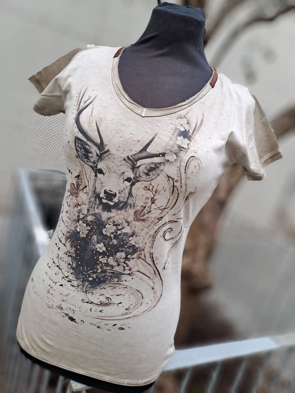 Ferike t-shirt beige€ 45,00