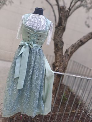 Dirndl Mentina long € 299,00