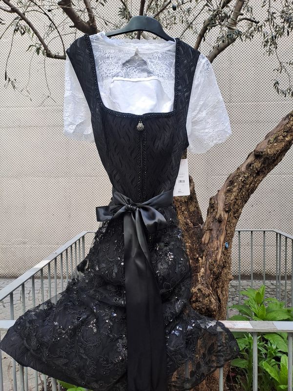 Dirndl Langfurth 50,54 € 249,00