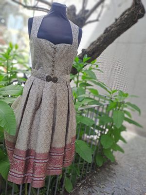 Olivia dress € 299,00