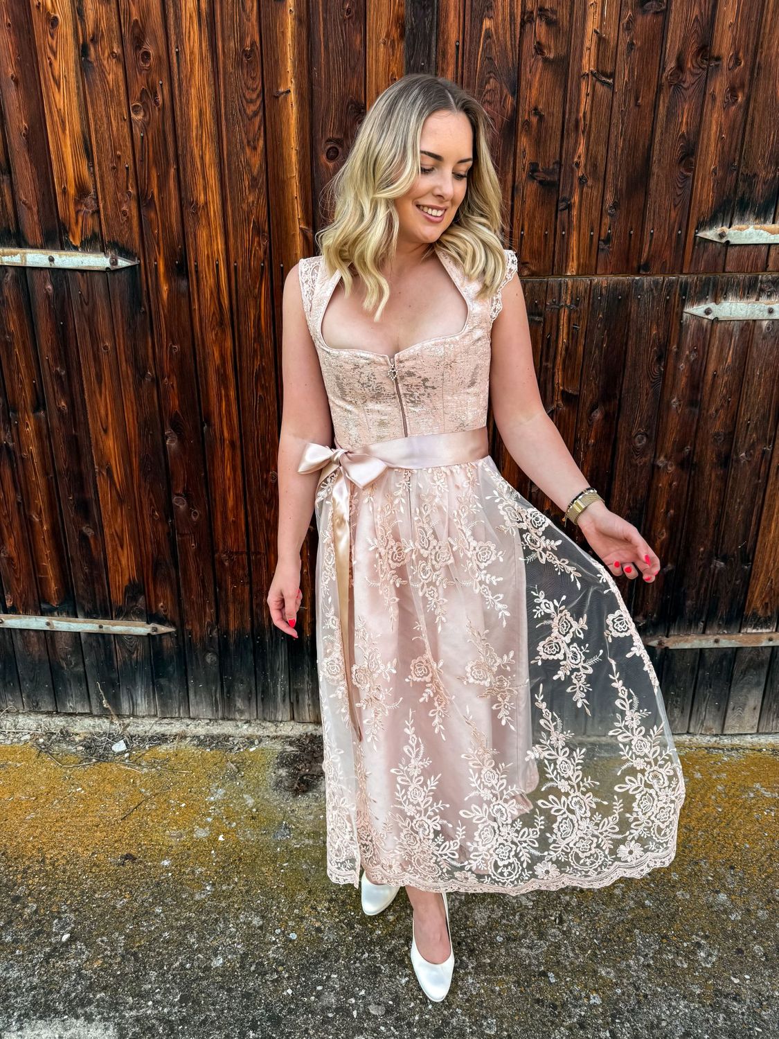 Dirndl Lachsrose € 239,00