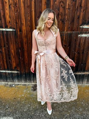 Dirndl Lachsrose € 239,00