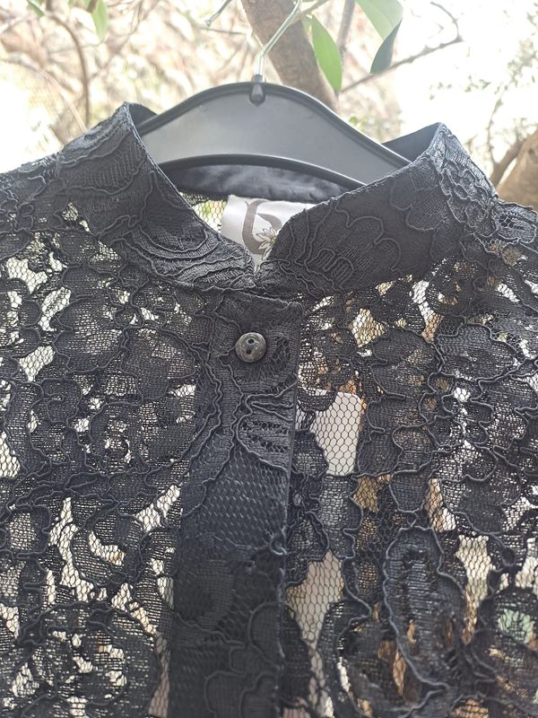 Dirndlbluse schwarz €59,00