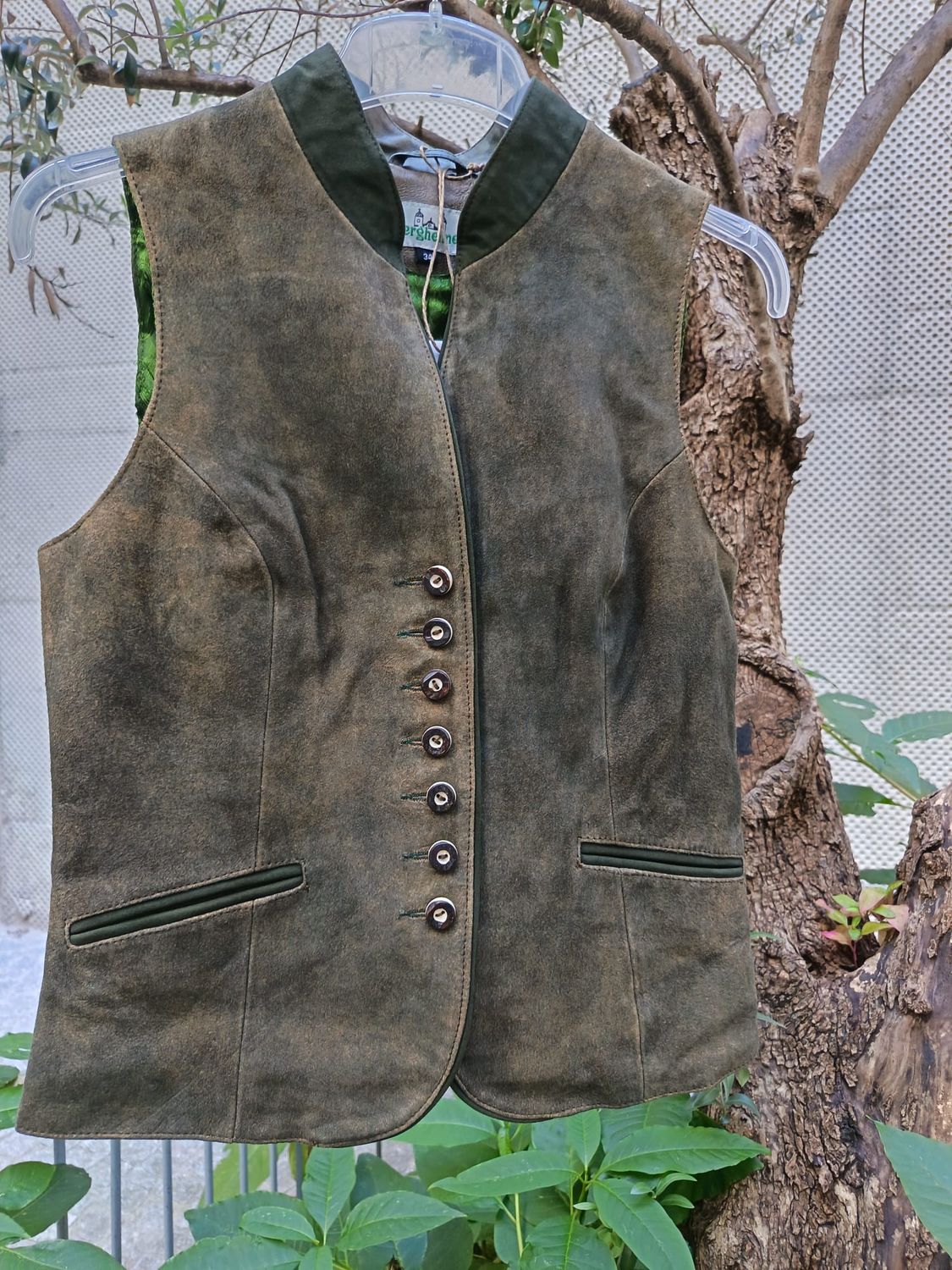 Gilet in pelle da donna €239,00 Gilet in pelle da donna €239,00