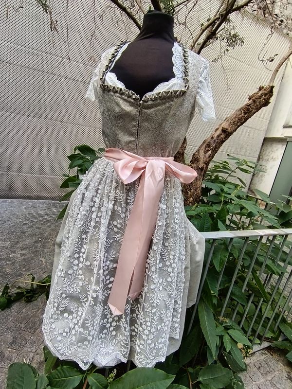 Dirndl Irma € 230,00 Dirndl Irma € 230,00