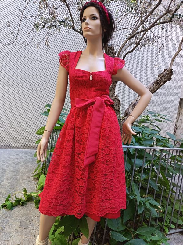 Dirndl Janette € 239,00 Dirndl Janette € 239,00