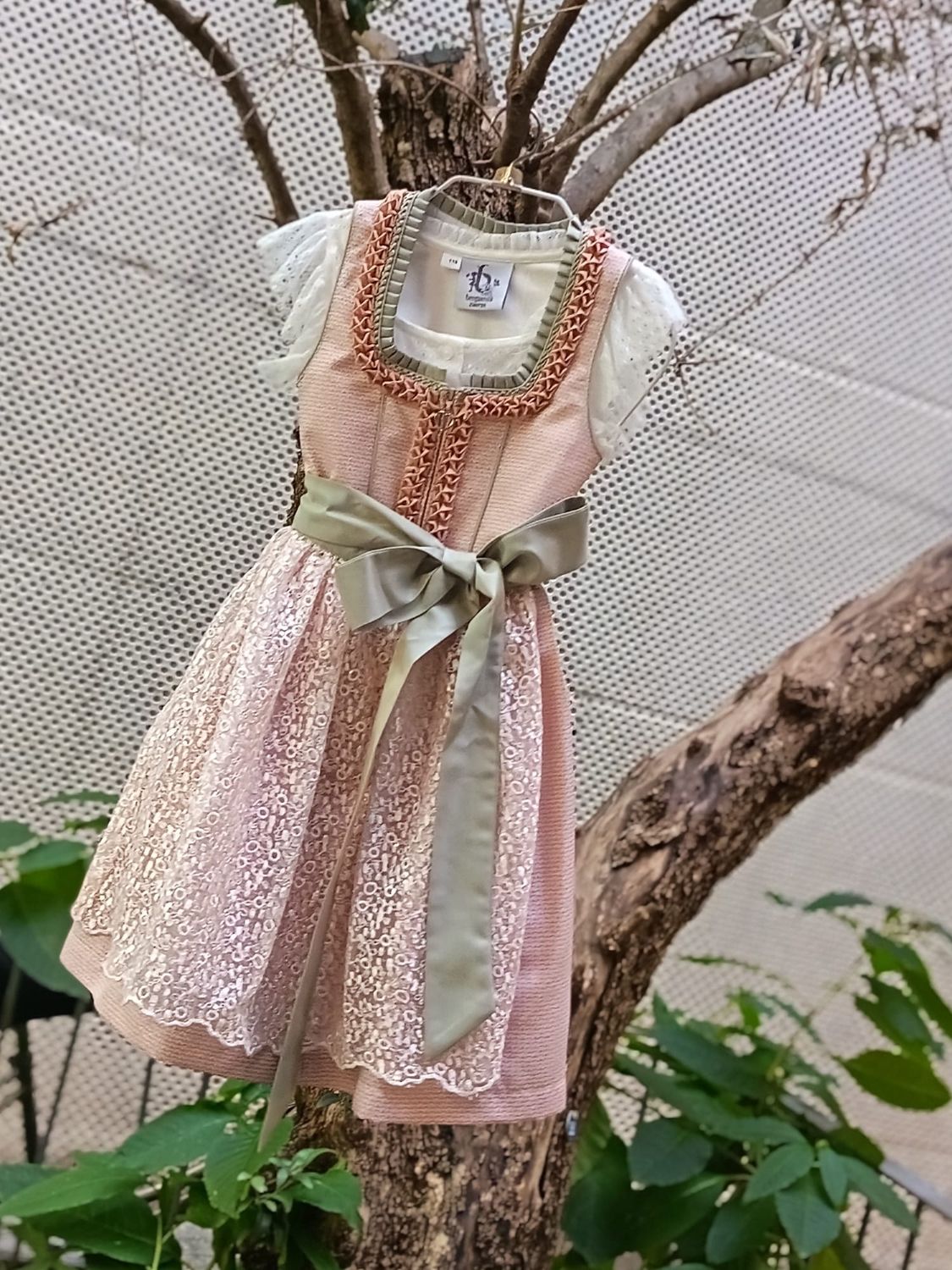 Iris €129,00 Iris €129,00