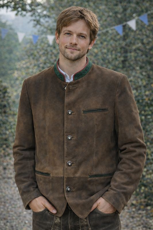 Giacca in pelle € 399,00 Giacca in pelle € 399,00