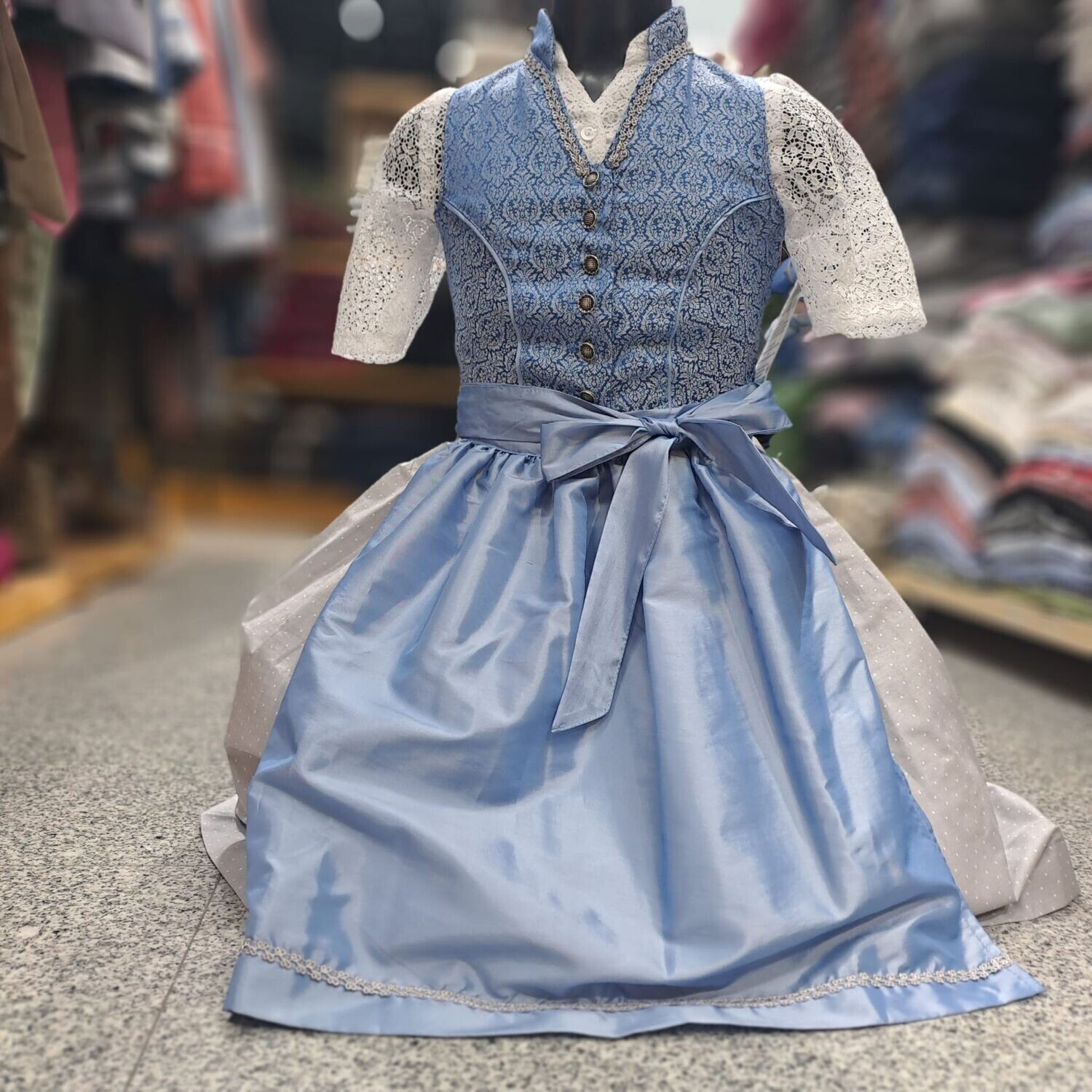 Dirndl Mara 116, 146 € 119,00 Dirndl Mara 116, 146 € 119,00