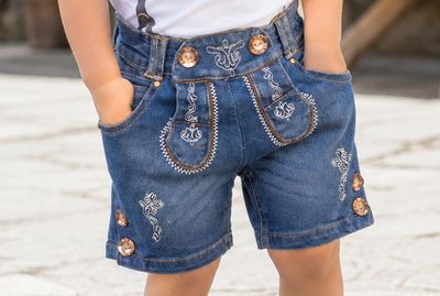 Jeans tirolese € 38,00 Jeans tirolese € 38,00