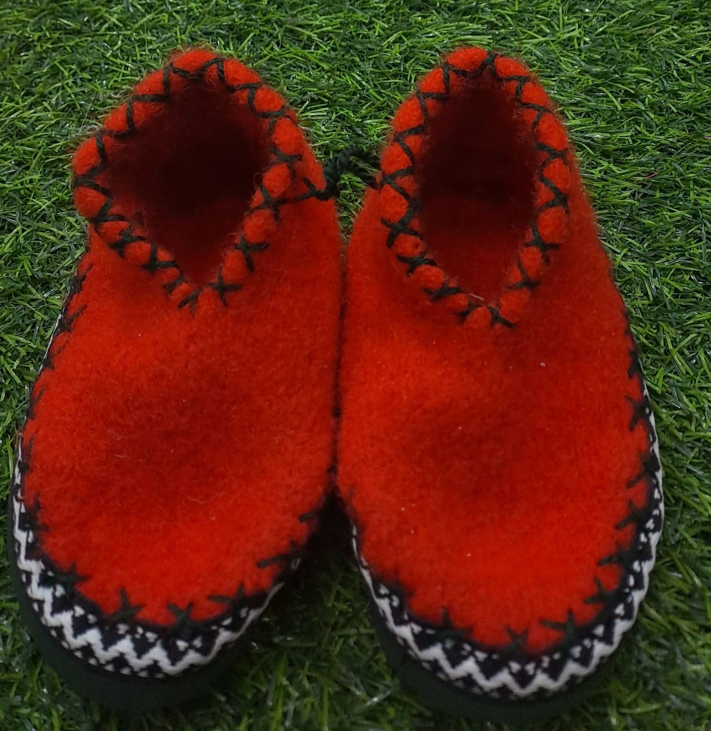 Pantofole lana bimbi € 39,90 Pantofole lana bimbi € 39,90