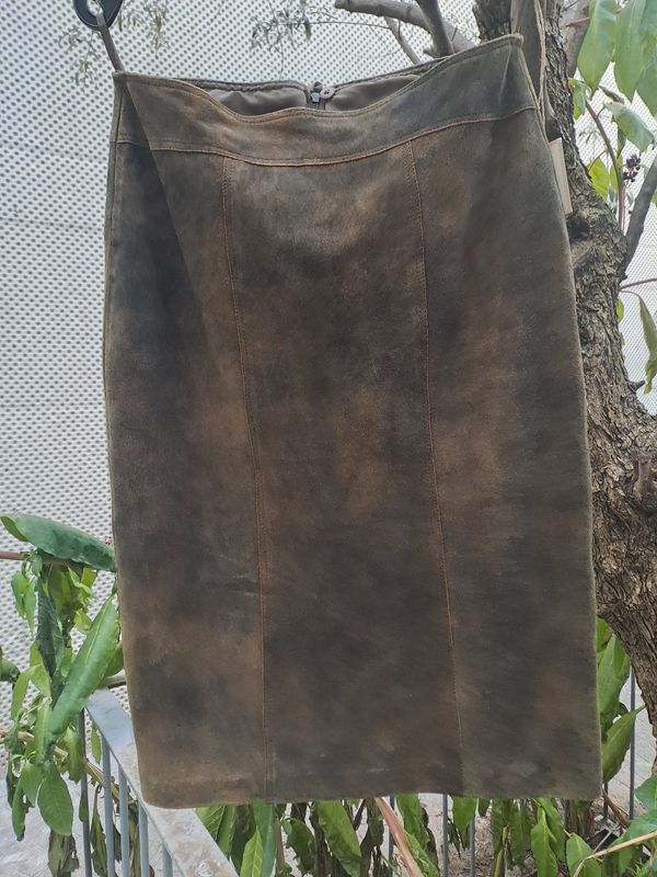 Leather skirt 34,€ 169,00 Leather skirt 34,€ 169,00