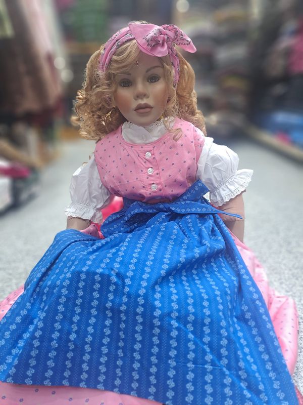 Dirndl Lisetta € 59,00 Dirndl Lisetta € 59,00