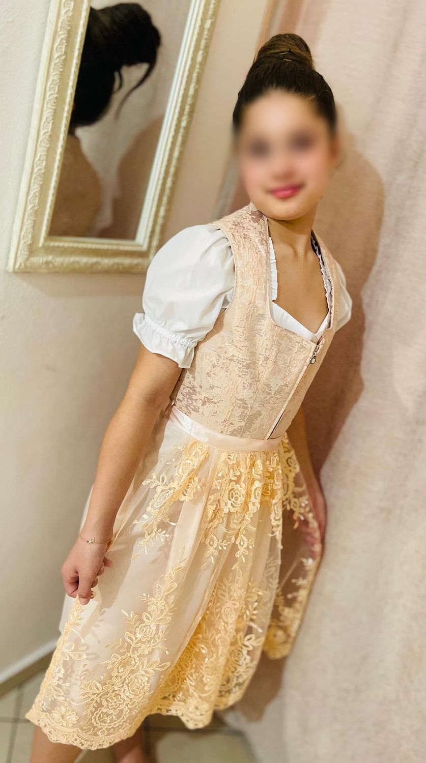 Dirndl Lachsrose € 129,00