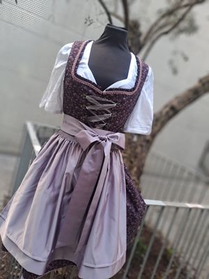 Dirndl Viola 40 € 149,00 Dirndl Viola 40 € 149,00