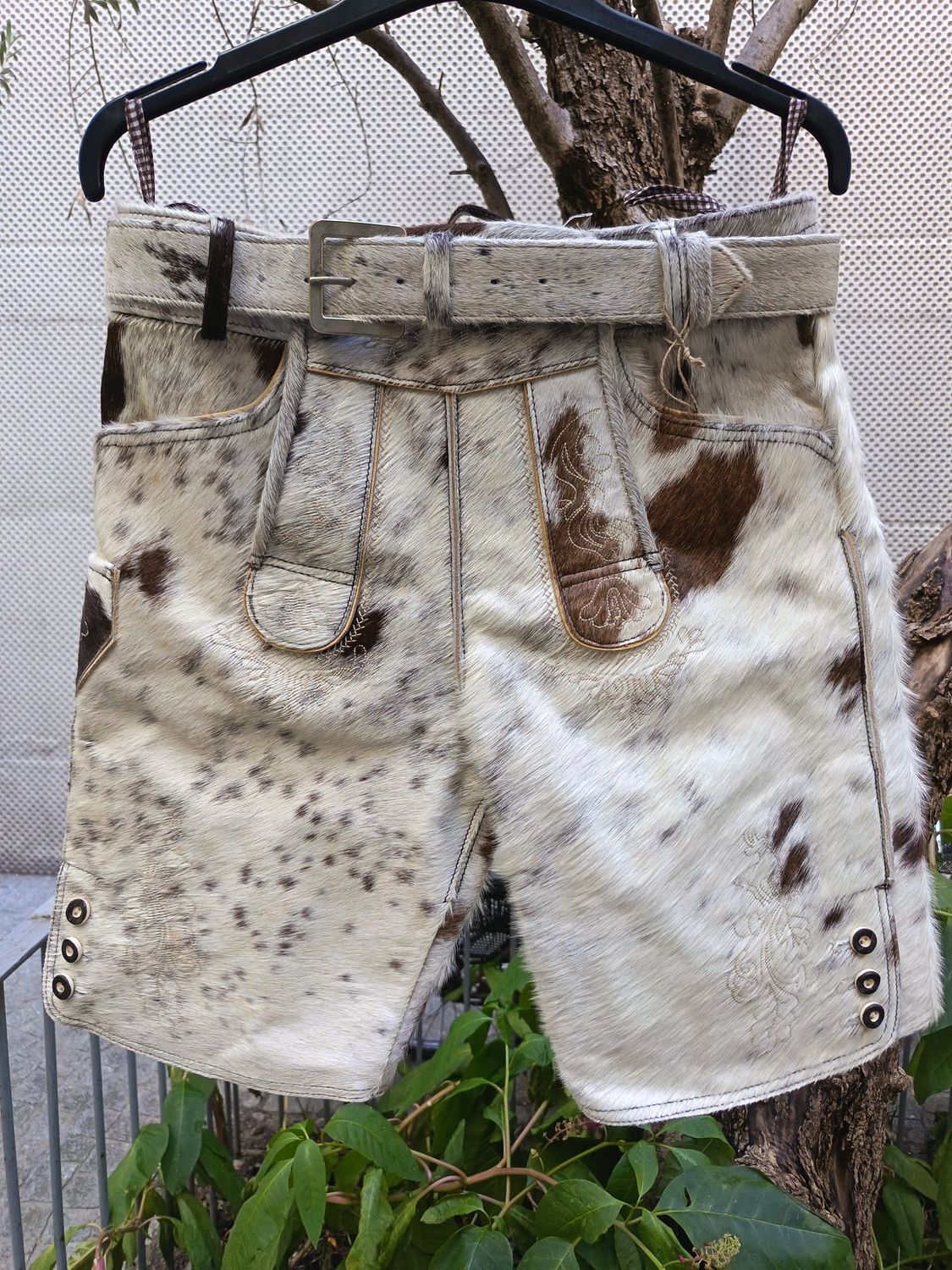 Kuhfellhose Hafling 46 € 299,00 Kuhfellhose Hafling 46 € 299,00