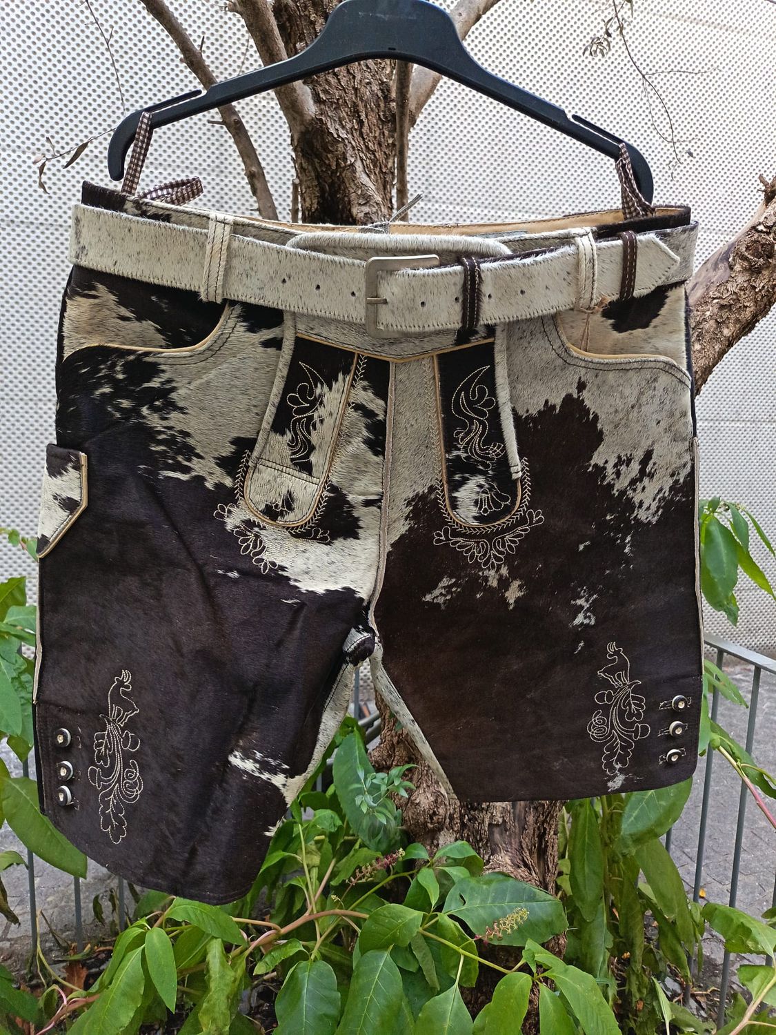 Kuhfellhose Hafling 56 € 299,00 Kuhfellhose Hafling 56 € 299,00