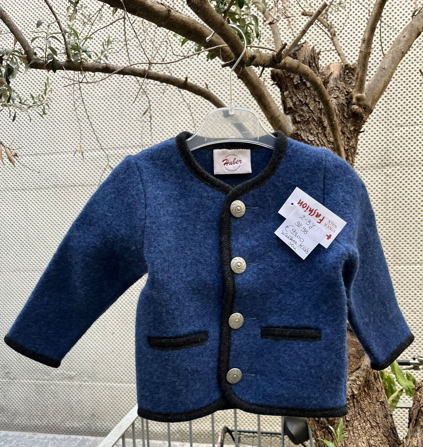 Walkjacke blau 2-3, 4-5 € 99,00