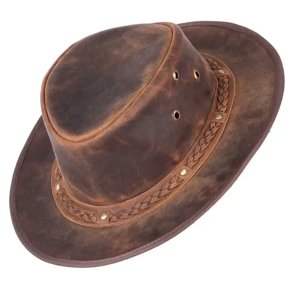 Cappello in pelle € 59,00 Cappello in pelle € 59,00