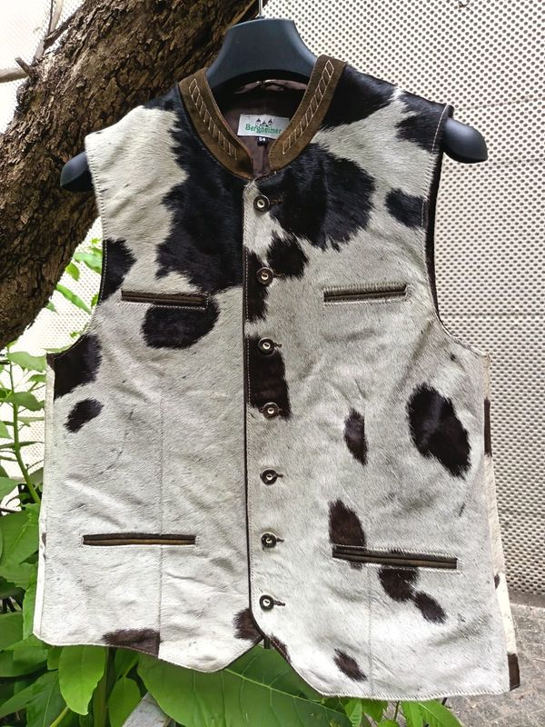 Gilet Hafling 54 € 249,00 Gilet Hafling 54 € 249,00