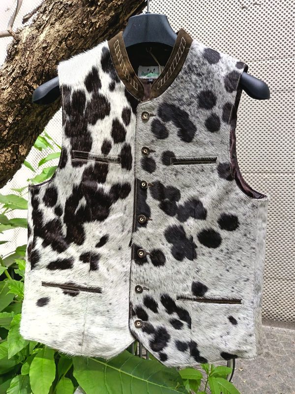 Gilet Hafling 50 € 249,00 Gilet Hafling 50 € 249,00