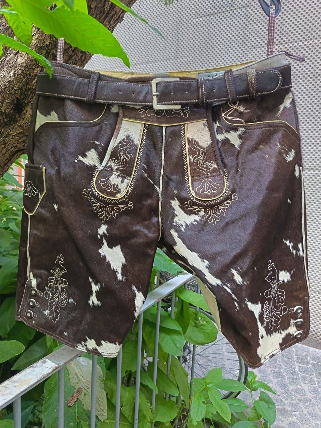 Kuhfellhose Hafling 52 € 299,00 Kuhfellhose Hafling 52 € 299,00