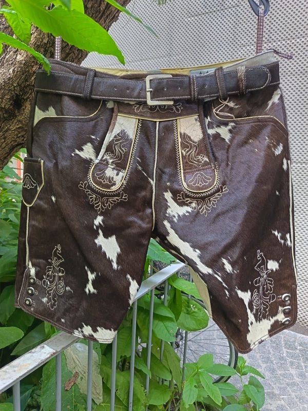 Kuhfellhose Hafling 52 € 299,00 Kuhfellhose Hafling 52 € 299,00