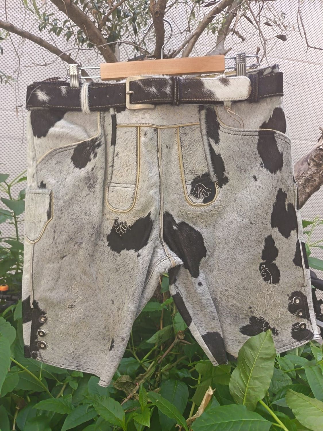 Kuhfellhose Hafling 54 € 299,00 Kuhfellhose Hafling 54 € 299,00