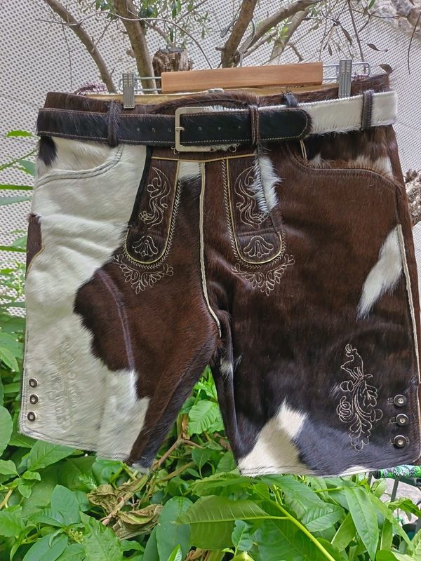 Kuhfellhose Hafling 56 € 299,00 Kuhfellhose Hafling 56 € 299,00