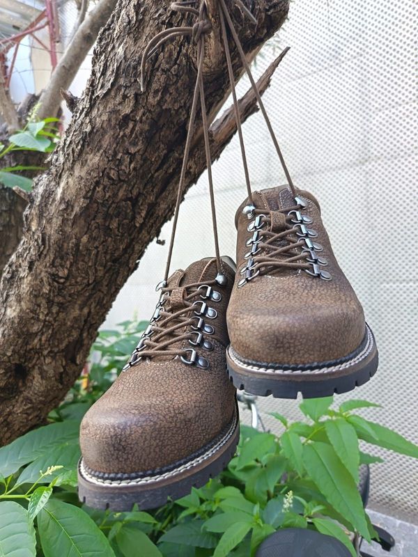 Scarpone men € 129,00 Scarpone men € 129,00