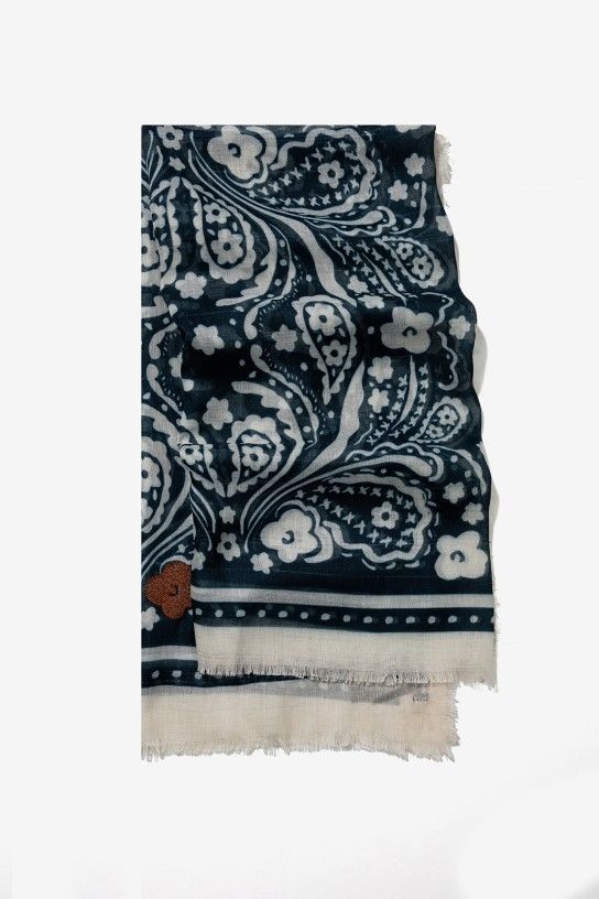 PAÑUELO FLOR BORDADA