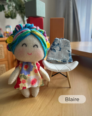Tiny Felt Dolls