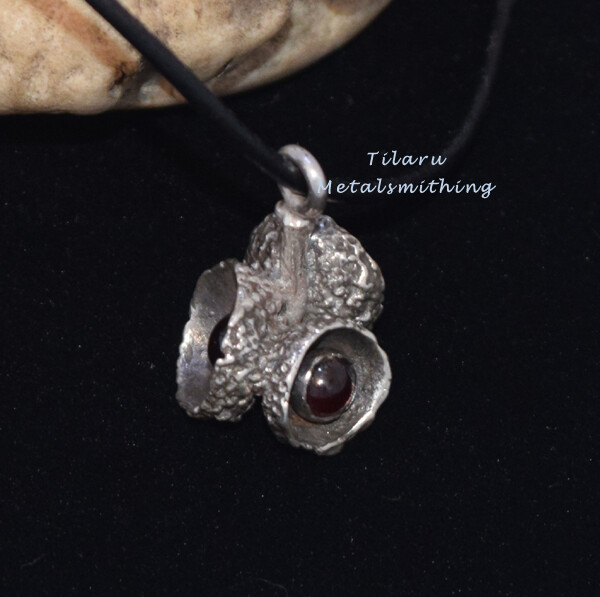 Triple-acorn-with-garnets
