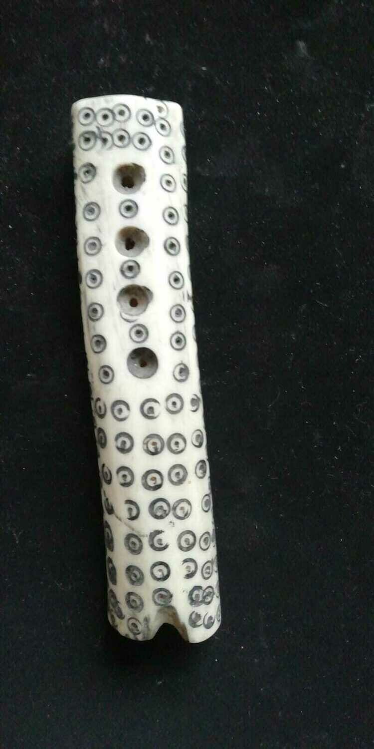 Kena tallada prehispánica
