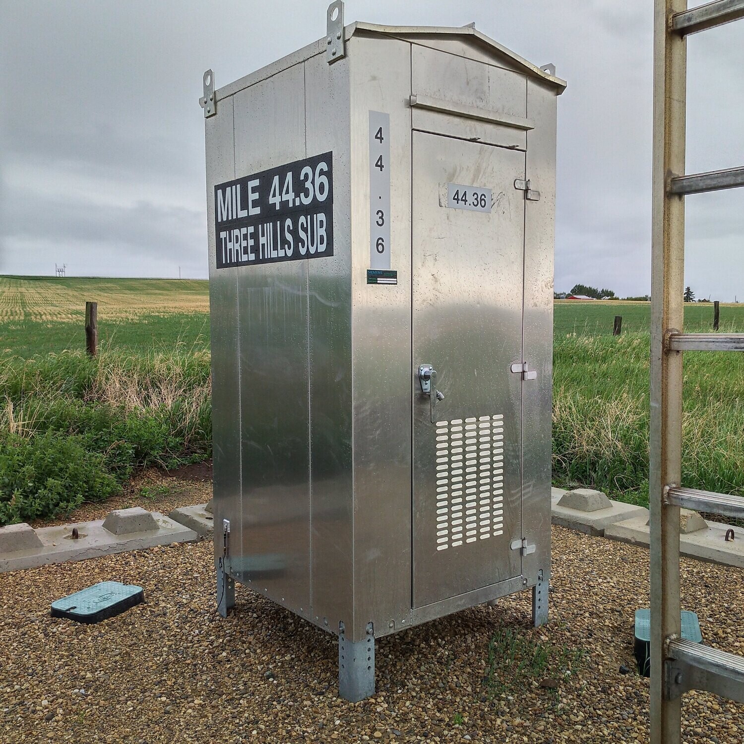 Z Scale Siemens/Safetran 4&#39; x 4&#39; Instrument Shed x 2