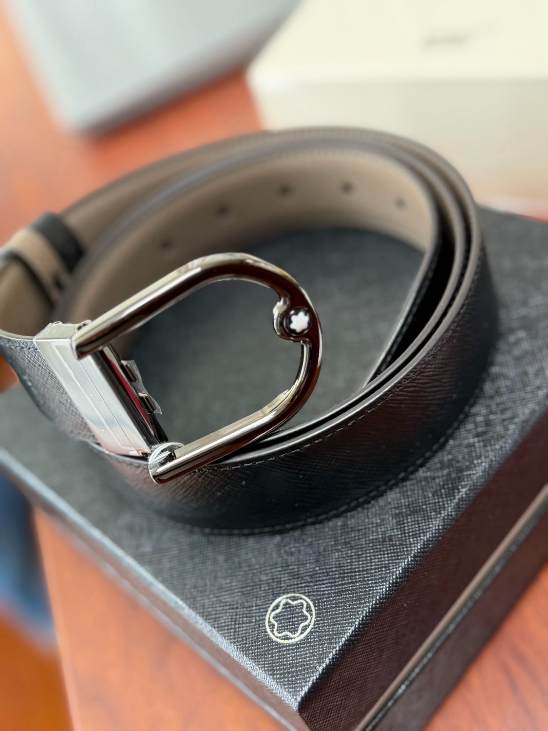CINTURÓN MONTBLANC - MASTIC/BLACK SAFFIANO PRINT LEATHER 35MM